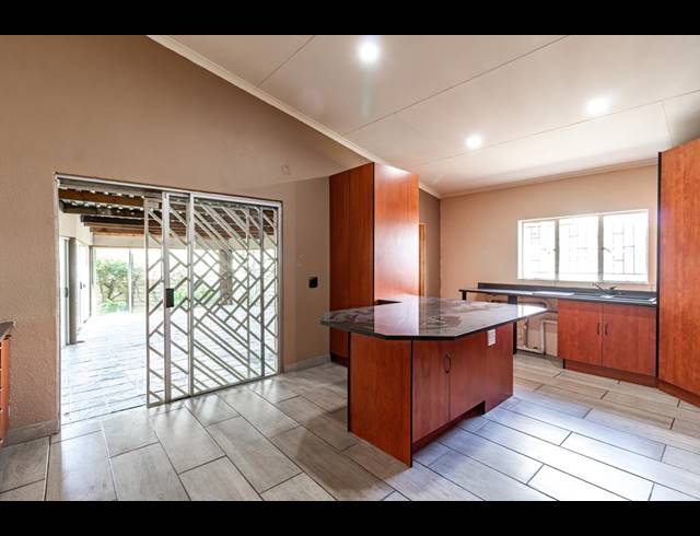 4 BEDROOM HOUSE FOR SALE IN VAN RIEBEECK PARK